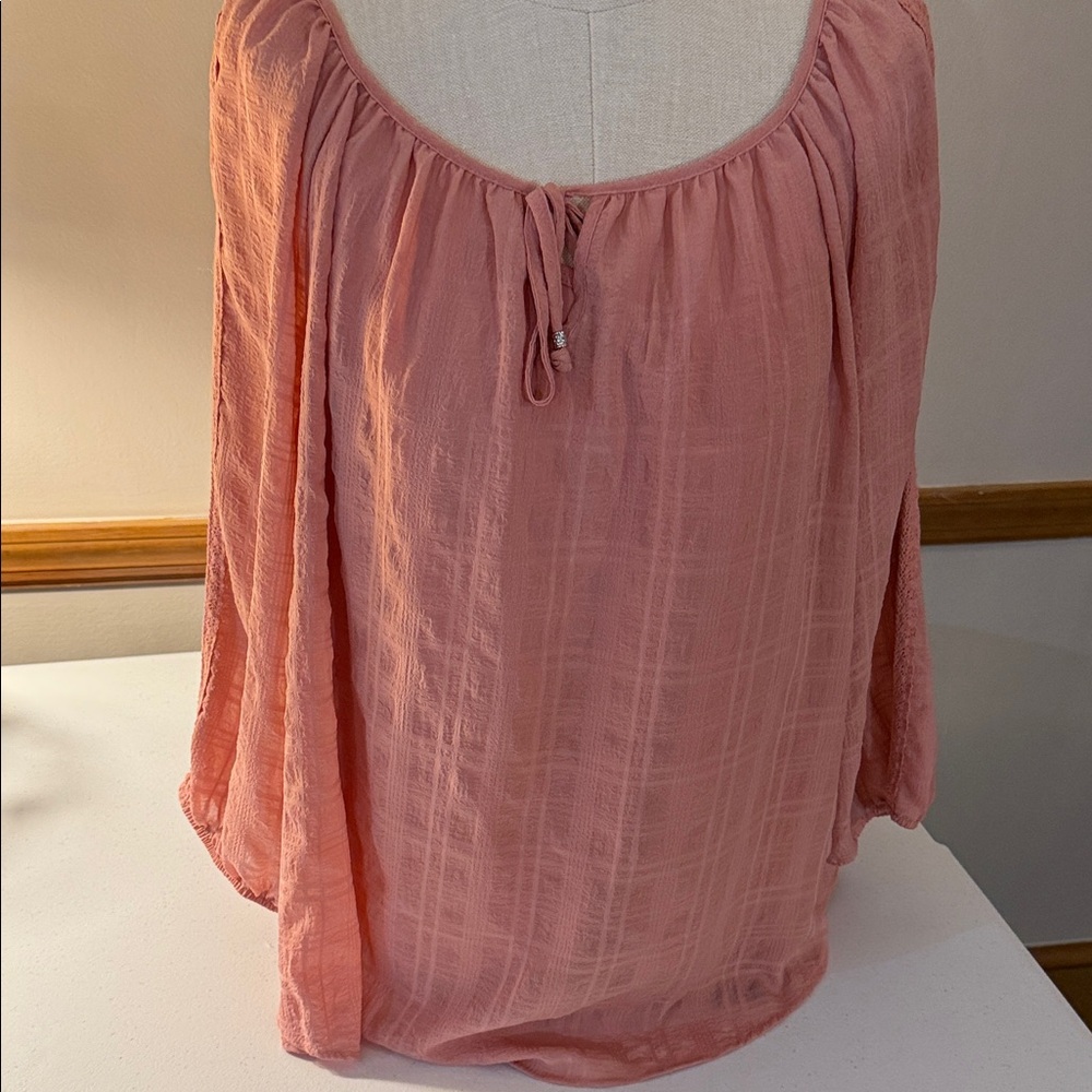 Women’s elegant 2-piece salmon-colored 3/4 sleeve blouse